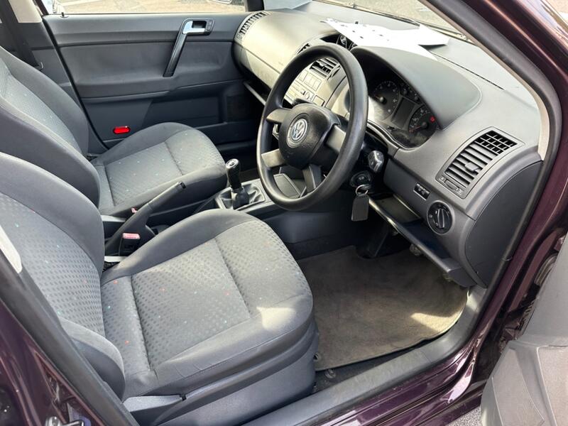 VOLKSWAGEN POLO