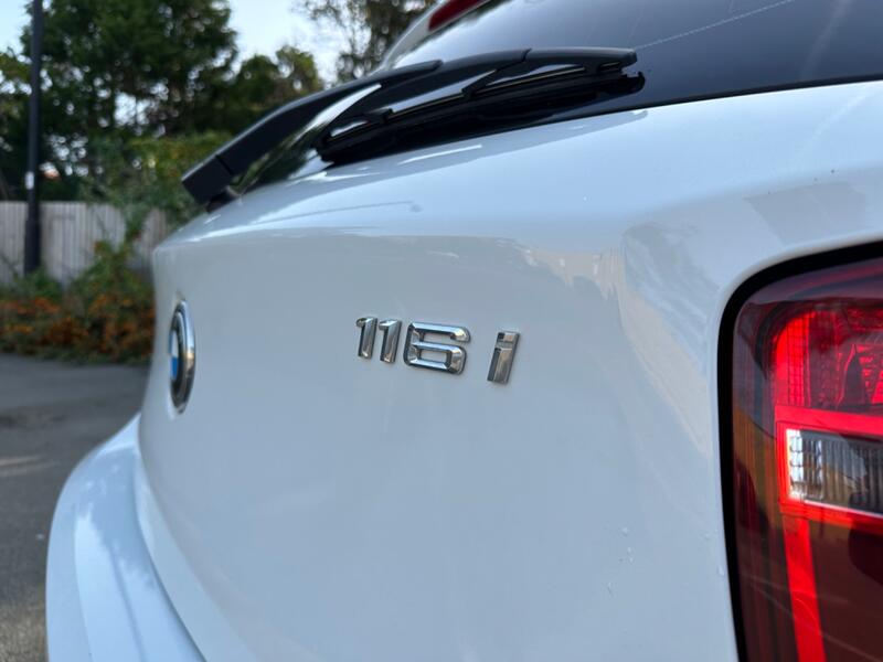 BMW 1 SERIES
