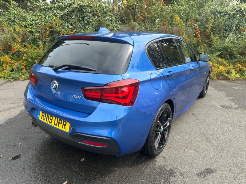 BMW 1 SERIES