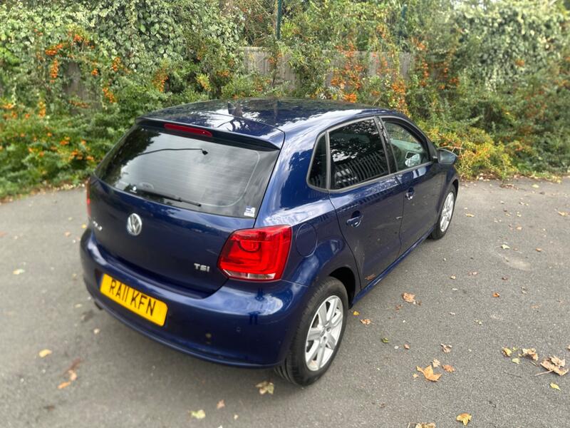 VOLKSWAGEN POLO