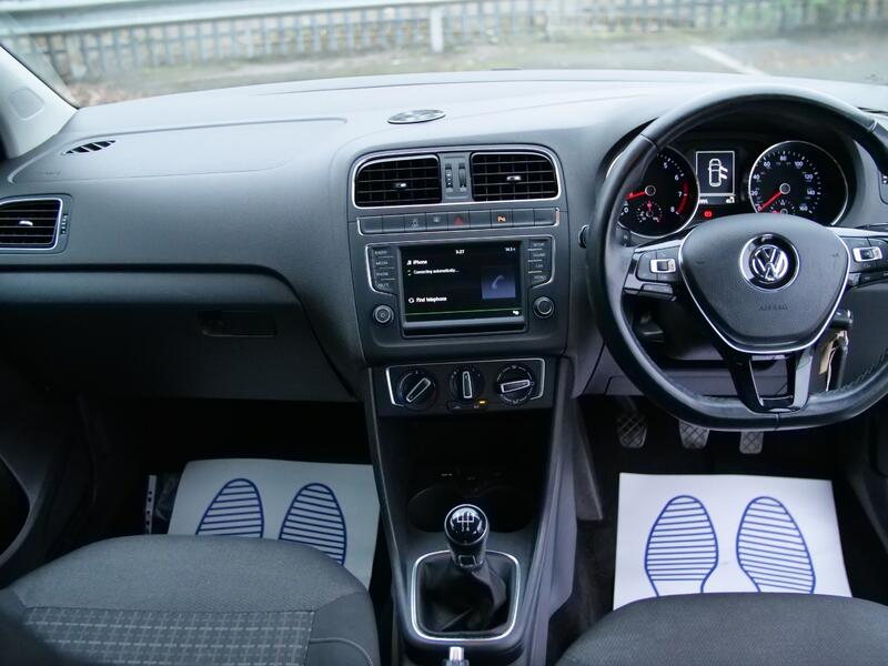 VOLKSWAGEN POLO