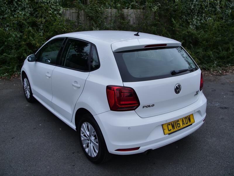 VOLKSWAGEN POLO