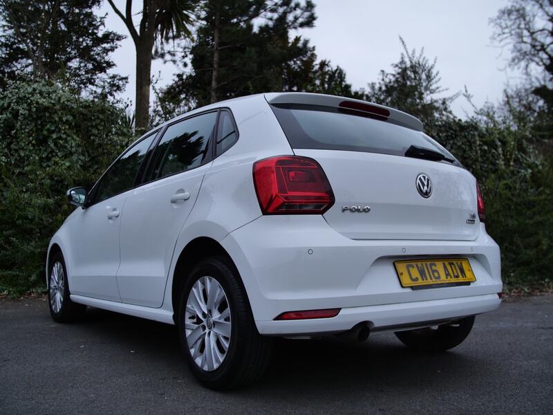 VOLKSWAGEN POLO