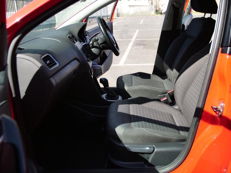 VOLKSWAGEN POLO