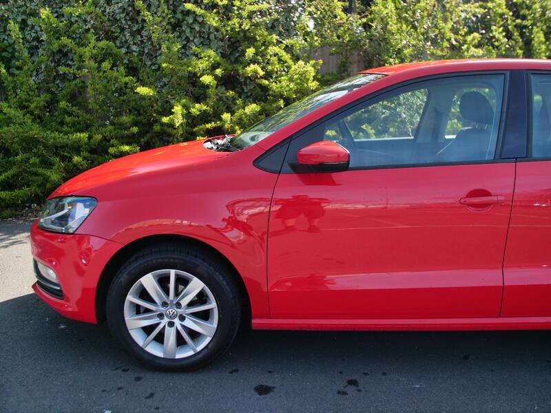 VOLKSWAGEN POLO