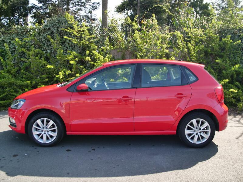 VOLKSWAGEN POLO