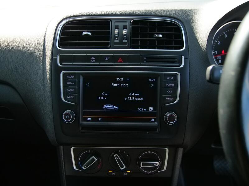 VOLKSWAGEN POLO