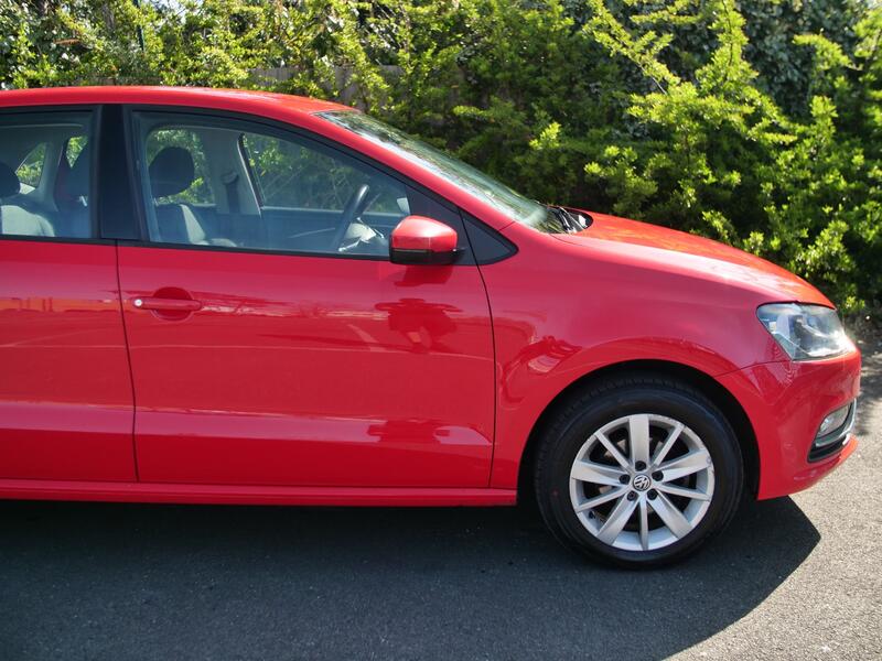 VOLKSWAGEN POLO