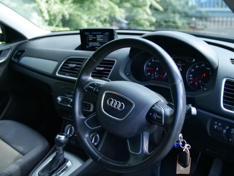 AUDI Q3