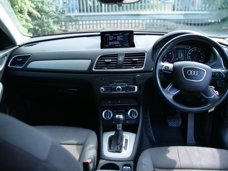 AUDI Q3