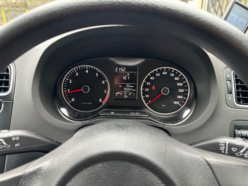 VOLKSWAGEN POLO
