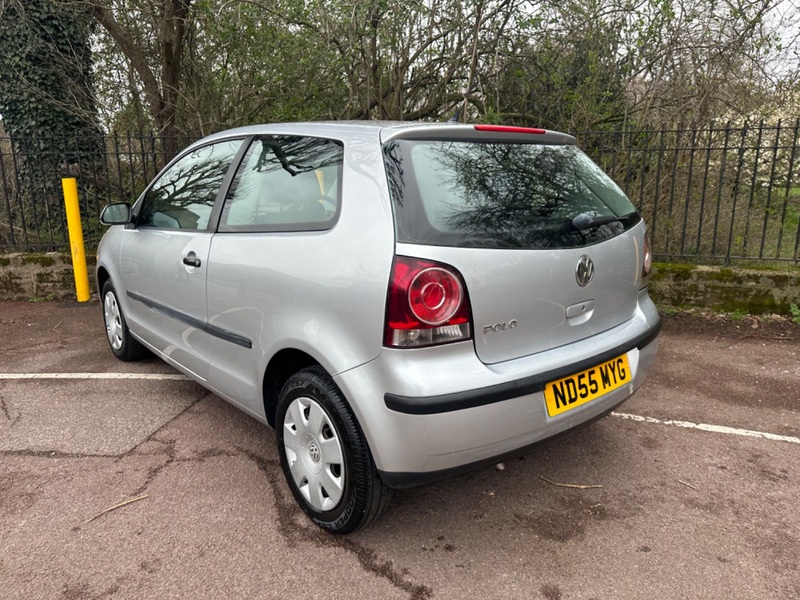 VOLKSWAGEN POLO