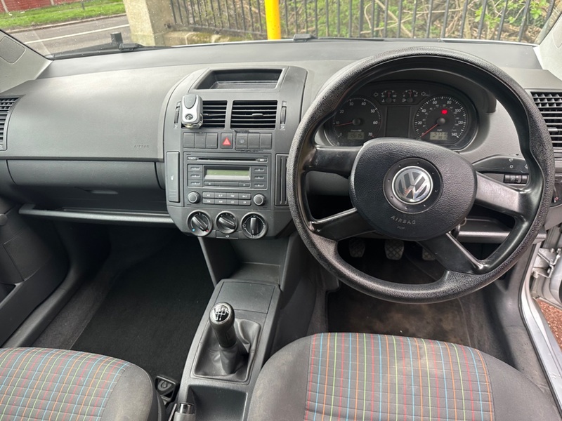 VOLKSWAGEN POLO