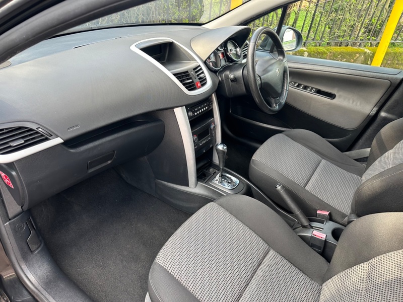 PEUGEOT 207
