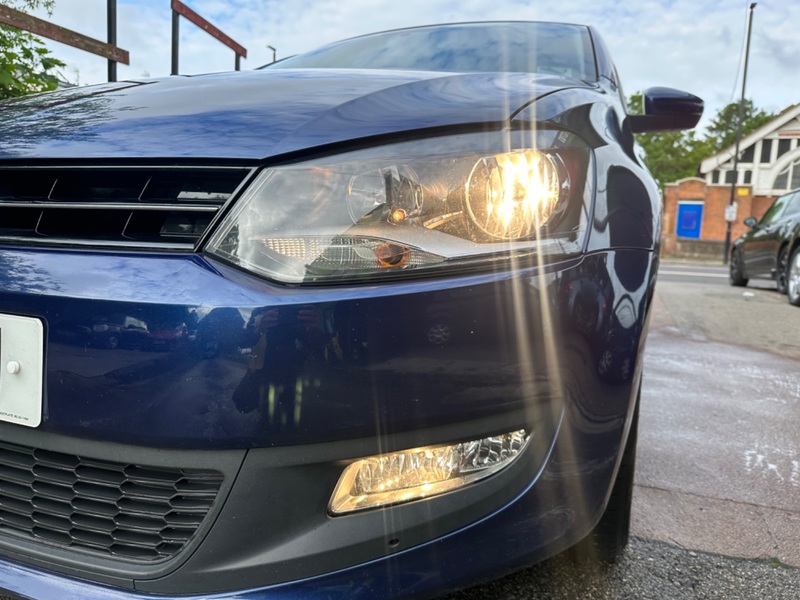 VOLKSWAGEN POLO