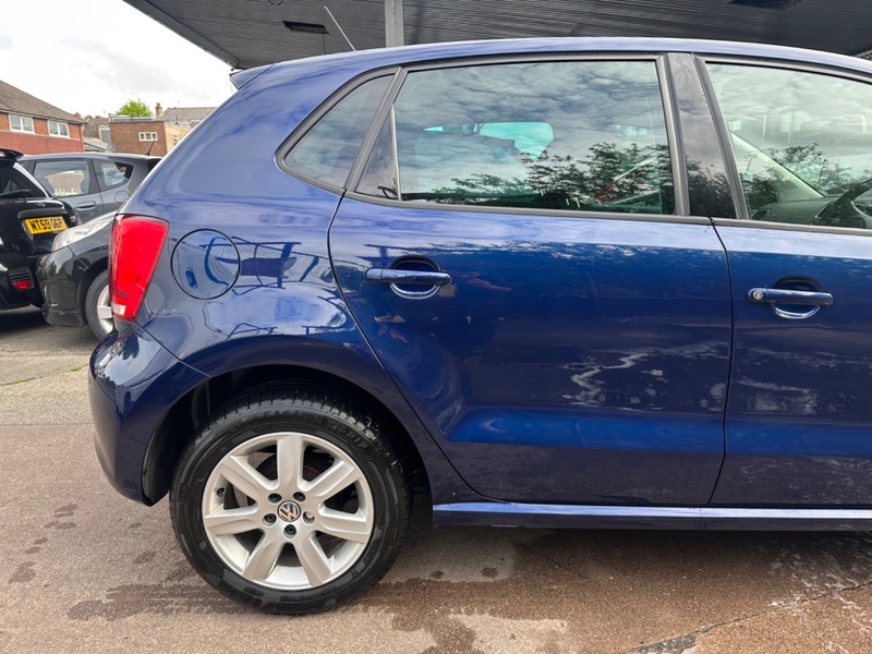 VOLKSWAGEN POLO