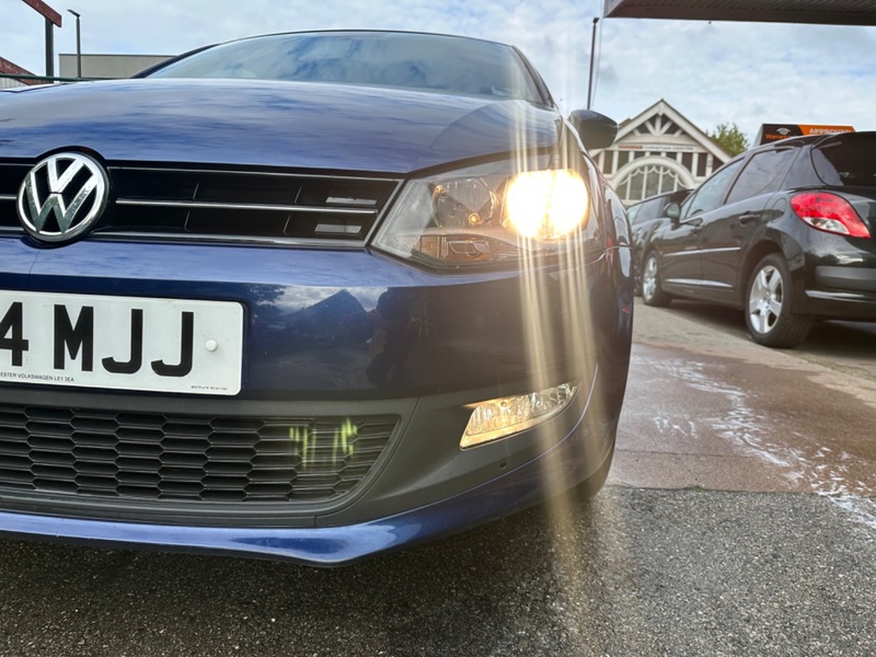 VOLKSWAGEN POLO