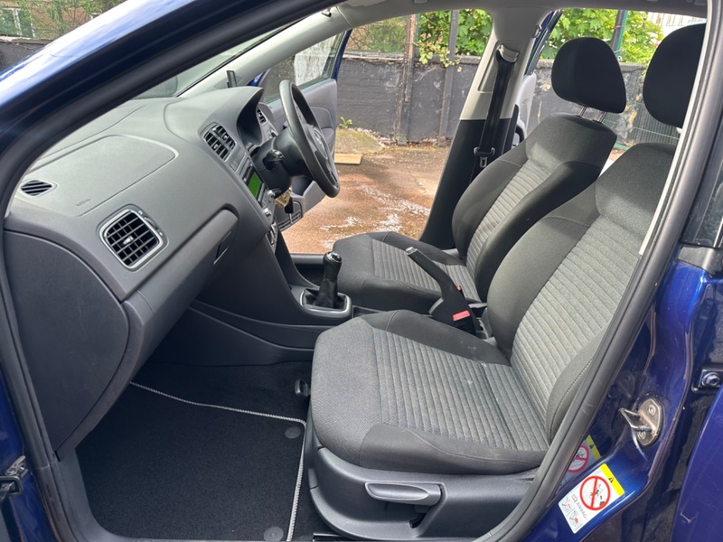 VOLKSWAGEN POLO