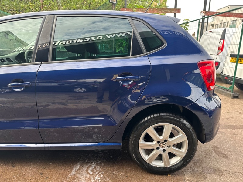 VOLKSWAGEN POLO