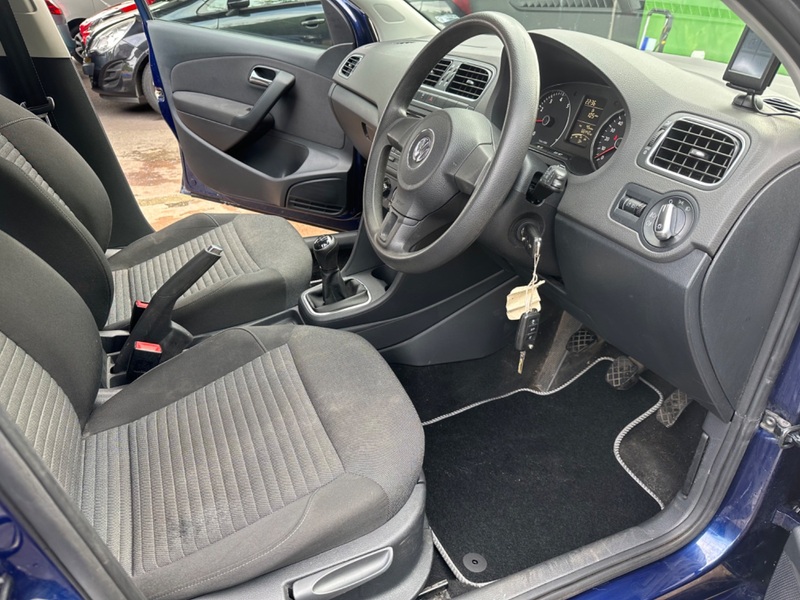 VOLKSWAGEN POLO