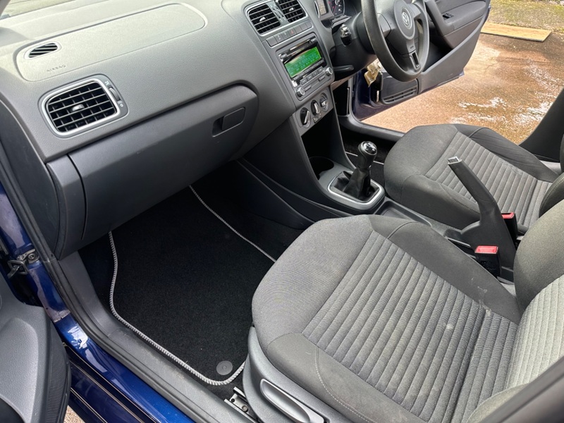 VOLKSWAGEN POLO