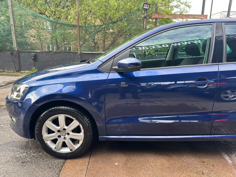 VOLKSWAGEN POLO