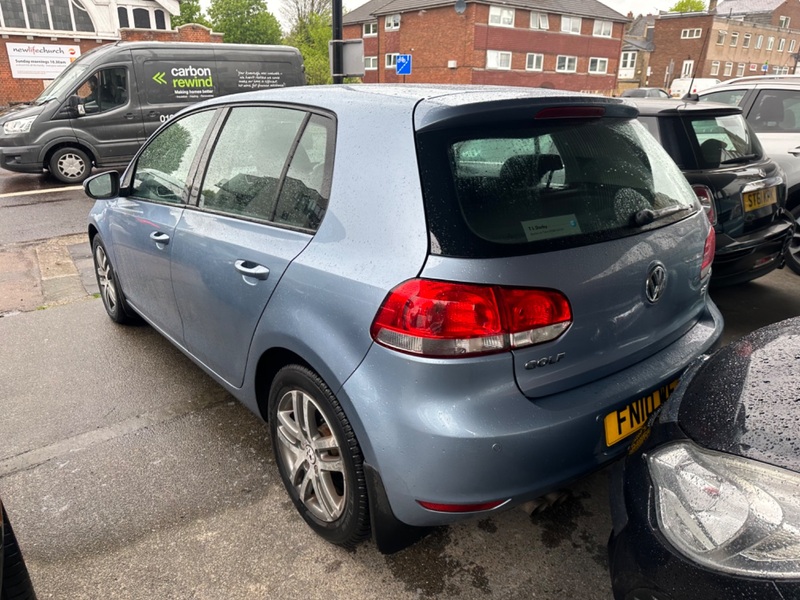 VOLKSWAGEN GOLF