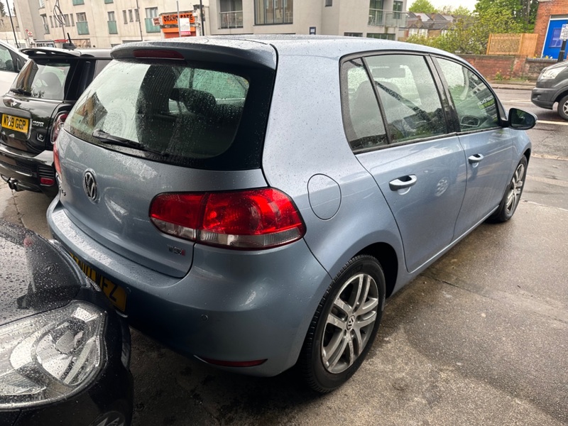 VOLKSWAGEN GOLF