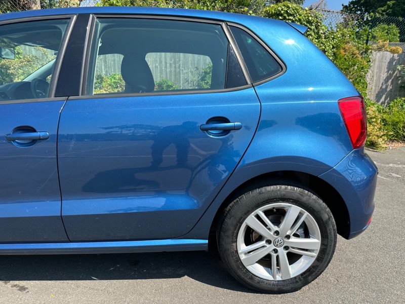 VOLKSWAGEN POLO