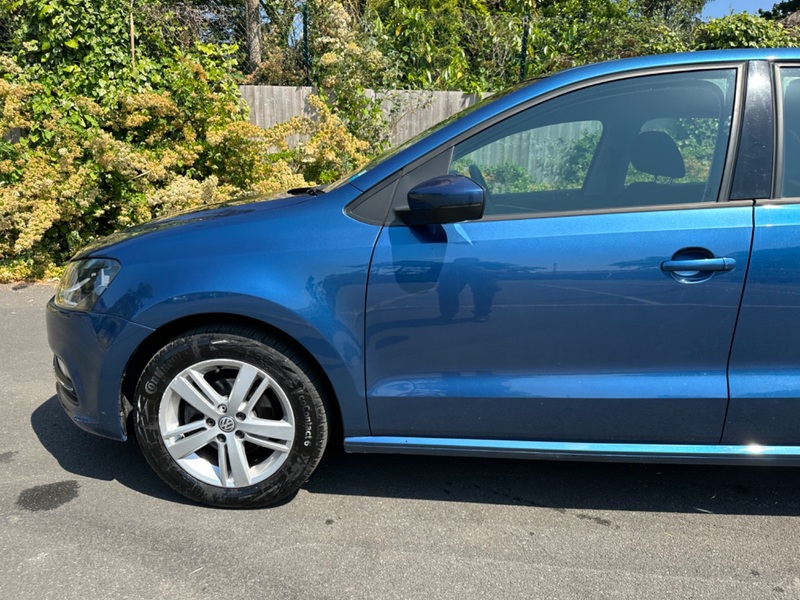 VOLKSWAGEN POLO