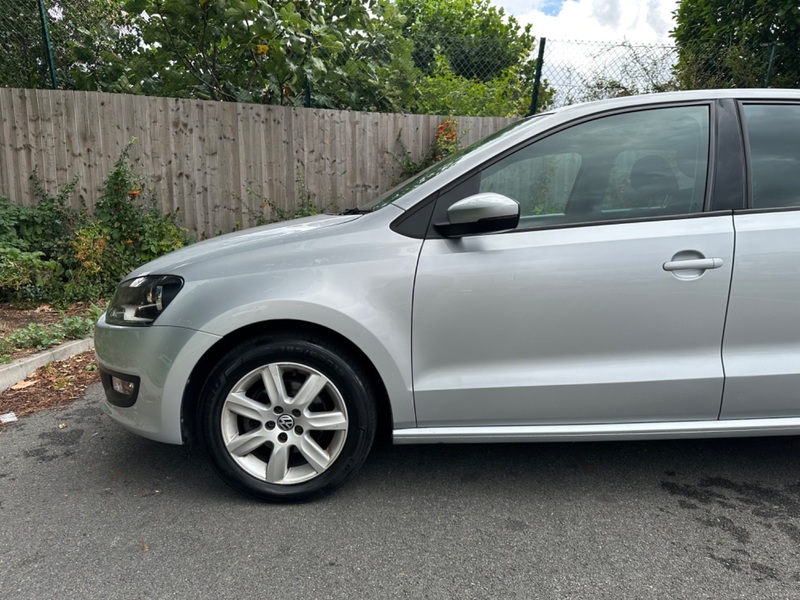 VOLKSWAGEN POLO