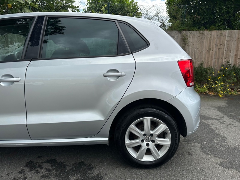 VOLKSWAGEN POLO