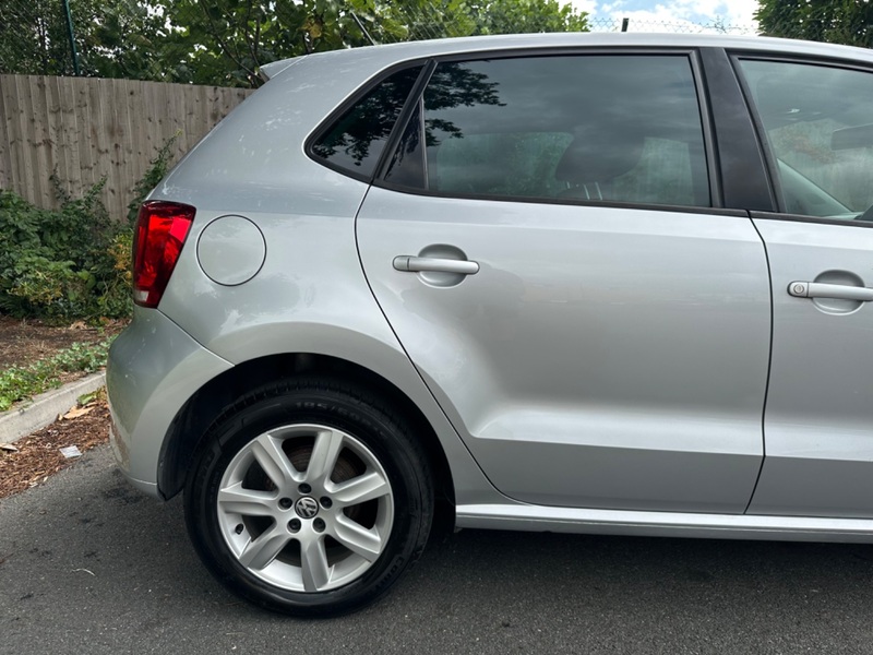 VOLKSWAGEN POLO